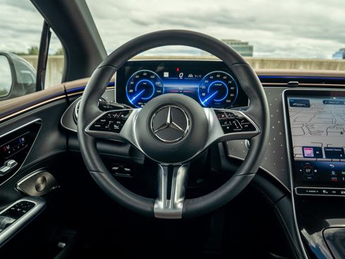 Used 2024 Mercedes-Benz EQE 350+ 4MATIC Sedan image 25