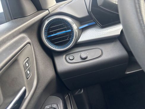 Used 2025 Chevrolet Trax LT FWD image 33