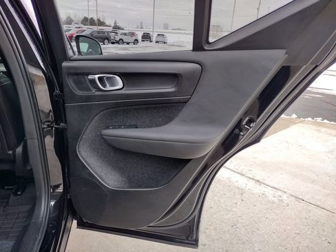 Used 2024 Volvo XC40 B5 Plus image 19