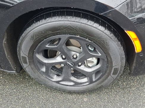 Used 2023 Chrysler Pacifica Limited w/ S Appearance Package image 9