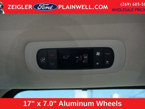 Used 2023 Chrysler Pacifica Touring-L FWD image 14