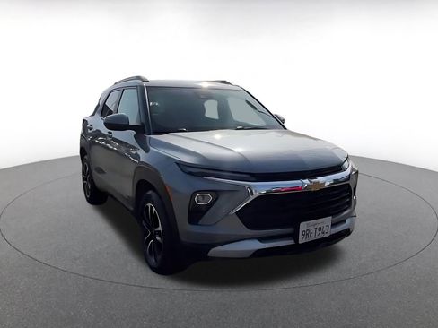 Used 2025 Chevrolet TrailBlazer LT image 3