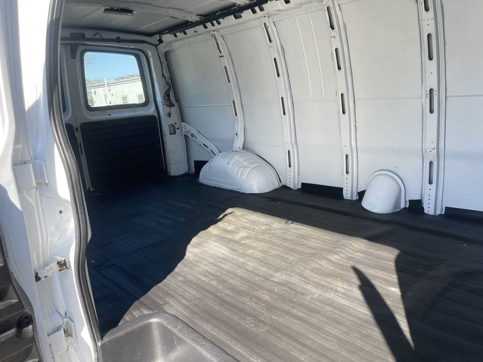 Used 2016 Chevrolet Express 3500 Extended RWD image 13