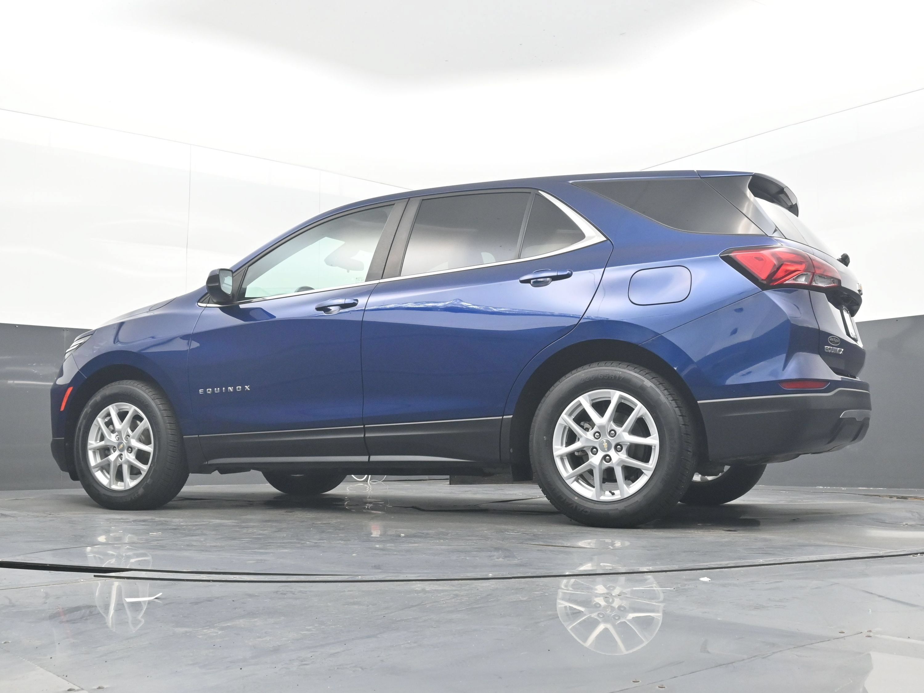 Used 2023 Chevrolet Equinox LT FWD image 27