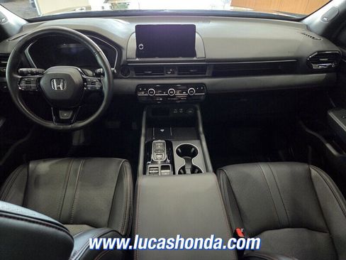 Used 2025 Honda Pilot Black Edition image 11