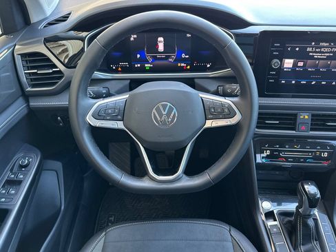 Certified 2026 Volkswagen Taos SE FWD image 14