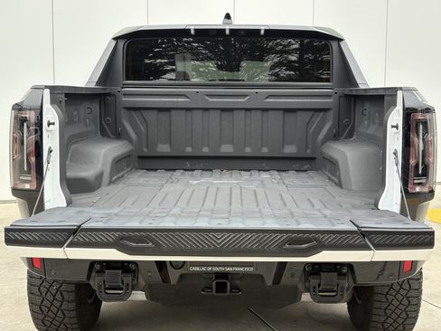 Used 2024 GMC Hummer EV 2X w/ Extreme Off-Road Package AWD/4WD image 9