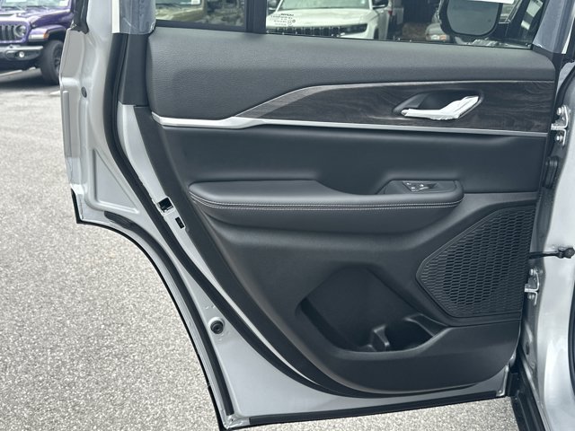 New 2026 Jeep Grand Cherokee Altitude RWD image 21