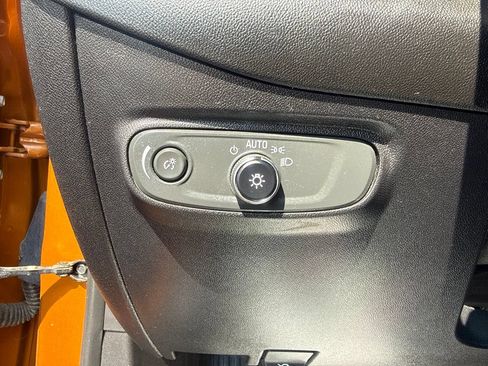 Used 2018 Chevrolet Equinox LS FWD image 18