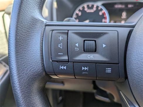 Used 2023 Nissan Rogue S image 16