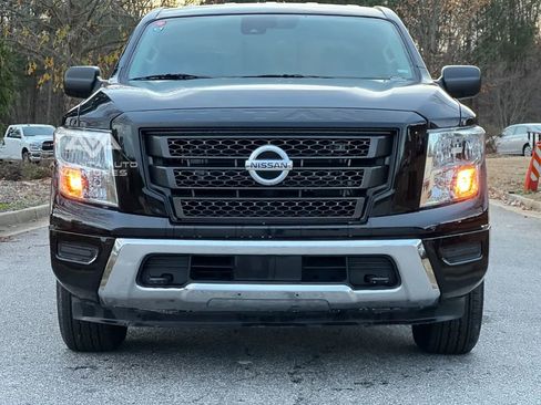 Used 2022 Nissan Titan SV image 4