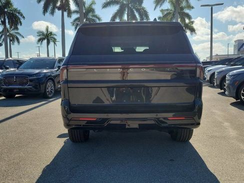 Certified 2025 Lincoln Navigator Reserve AWD/4WD image 5