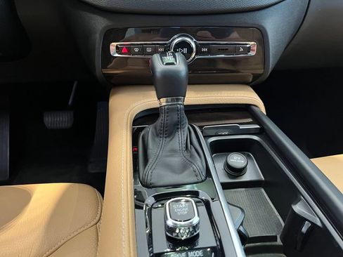Used 2019 Volvo XC90 T6 Momentum w/ Protection Package AWD/4WD image 46