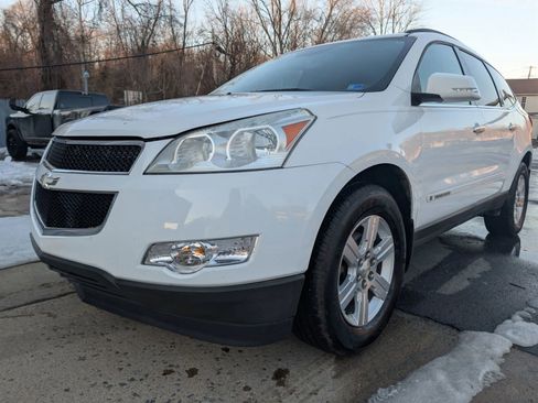 Used 2009 Chevrolet Traverse LT image 1