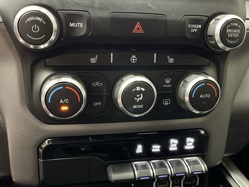 Used 2019 RAM 1500 Big Horn AWD/4WD image 22