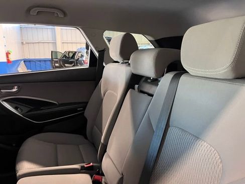 Used 2017 Hyundai Santa Fe SE image 17