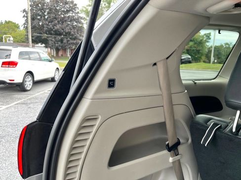 Used 2017 Chrysler Pacifica Touring-L Plus w/ Advanced Safetytec Group image 17