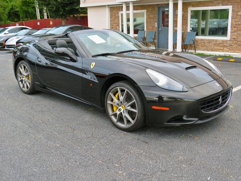 Used 2011 Ferrari California image 7
