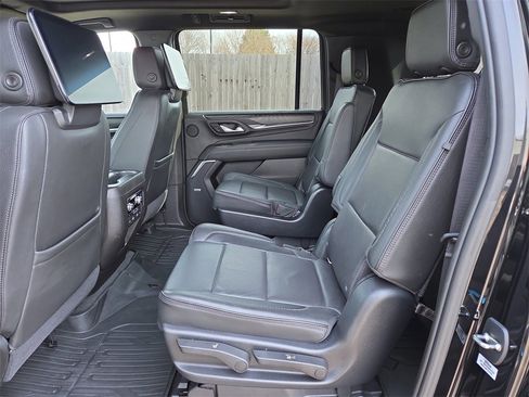 Used 2021 GMC Yukon XL Denali w/ Denali Premium Package image 14