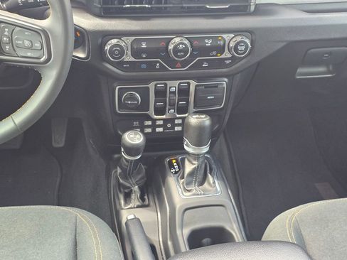 Used 2024 Jeep Wrangler Unlimited AWD/4WD image 16