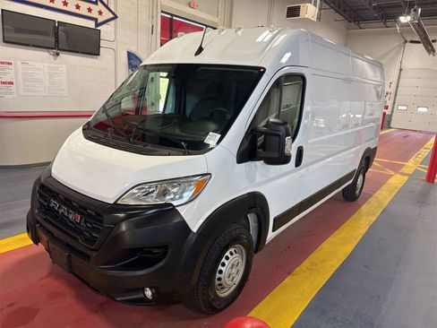 Used 2025 RAM ProMaster 2500 w/ Convenience Group FWD image 2
