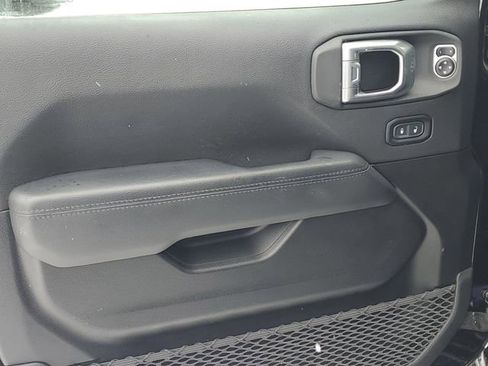 Used 2020 Jeep Wrangler Unlimited Sahara image 20