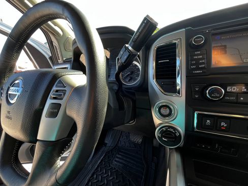 Used 2018 Nissan Titan PRO-4X w/ Pro-4x Utility Package AWD/4WD image 18