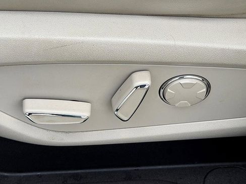 Used 2019 Lincoln MKC Select w/ Select Plus Package image 24