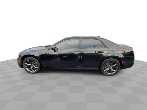 Used 2023 Chrysler 300 Touring w/ Sport Appearance Package image 5