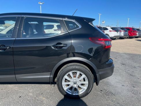 Used 2022 Nissan Rogue Sport S image 35