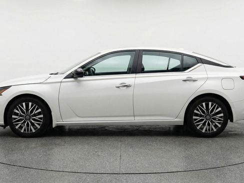 Used 2025 Nissan Altima 2.5 SV FWD image 5