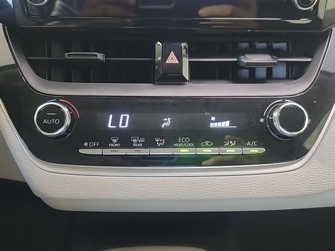 Used 2020 Toyota Corolla LE FWD image 28