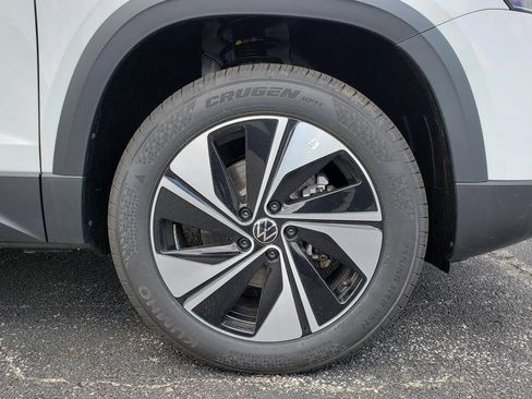 New 2026 Volkswagen Taos SE AWD/4WD image 12
