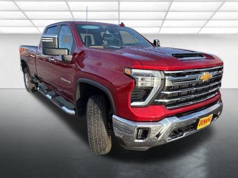 Used 2025 Chevrolet Silverado 3500 LTZ w/ LTZ Convenience Package image 4