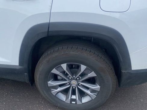 Used 2026 Chevrolet Equinox LT AWD/4WD image 17
