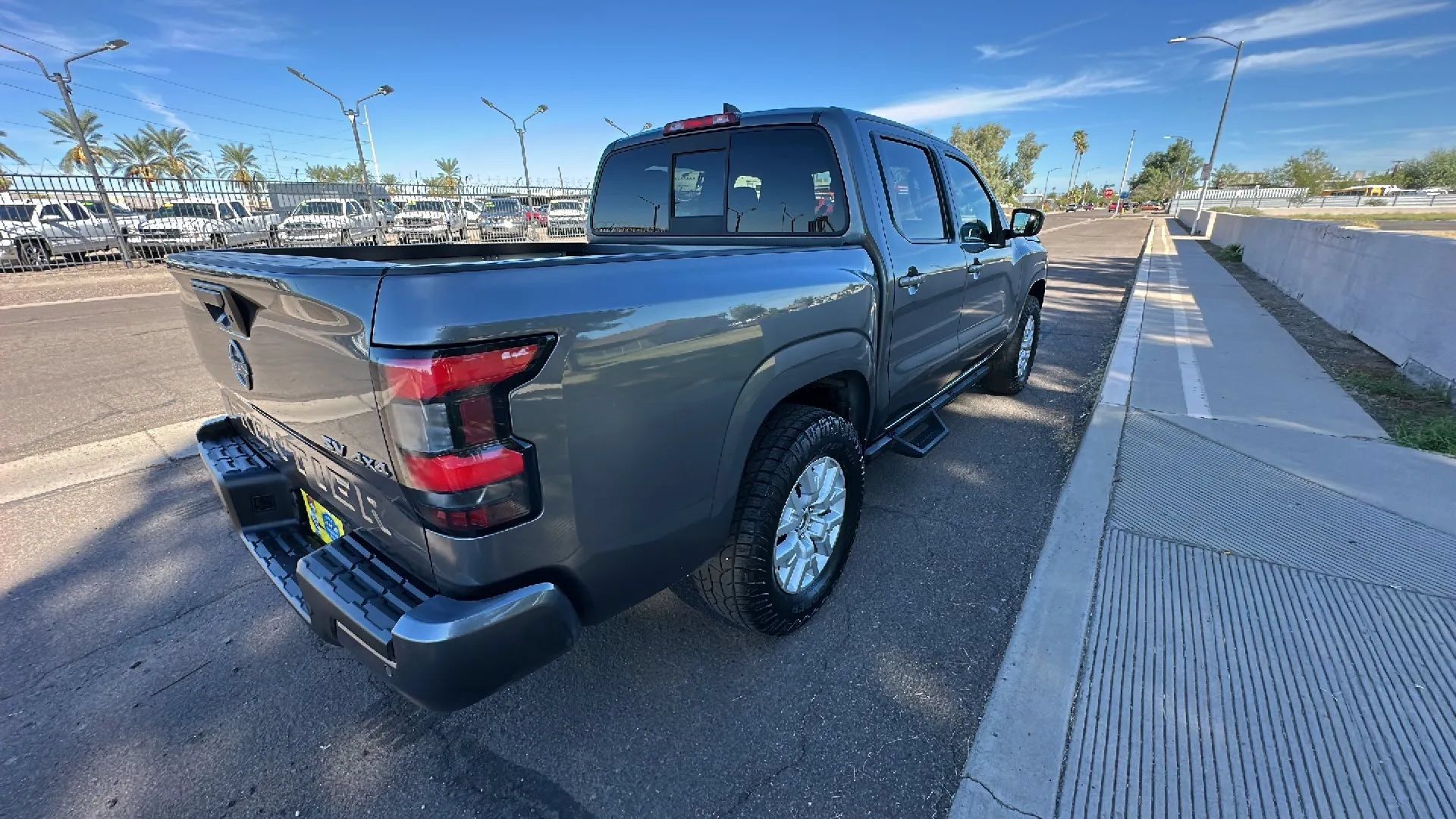 Used 2022 Nissan Frontier SV AWD/4WD image 5