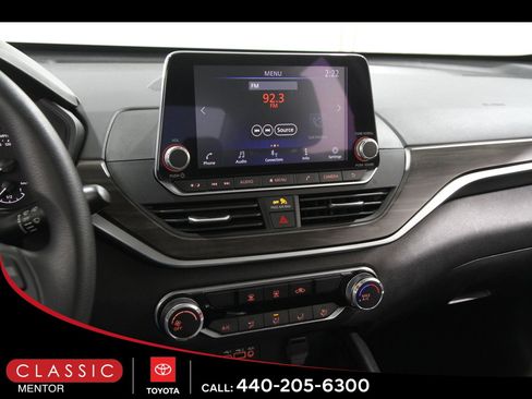 Used 2024 Nissan Altima 2.5 SV image 9