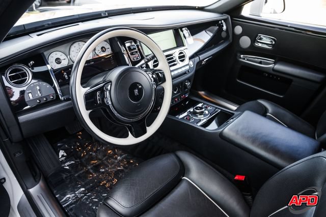 Used 2017 Rolls-Royce Ghost RWD image 3