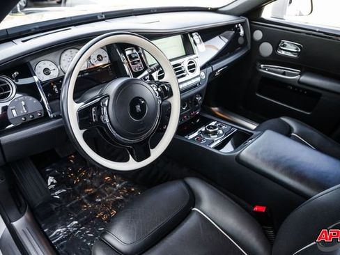 Used 2017 Rolls-Royce Ghost image 3