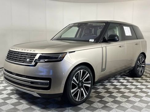 Used 2023 Land Rover Range Rover SE image 2