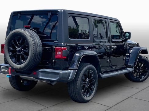 Used 2022 Jeep Wrangler Unlimited Sahara w/ Cold Weather Group AWD/4WD image 11