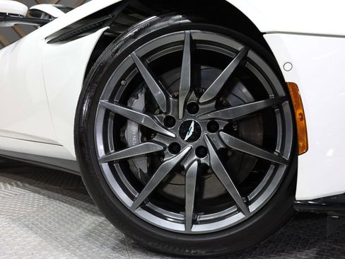 Used 2019 Aston Martin DB11 Volante image 8