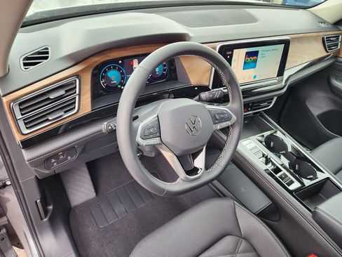 New 2026 Volkswagen Atlas SE image 8