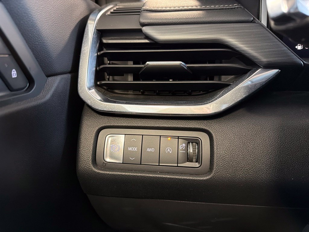 Used 2026 GMC Acadia Elevation w/ Elevation Premium Package AWD/4WD image 12