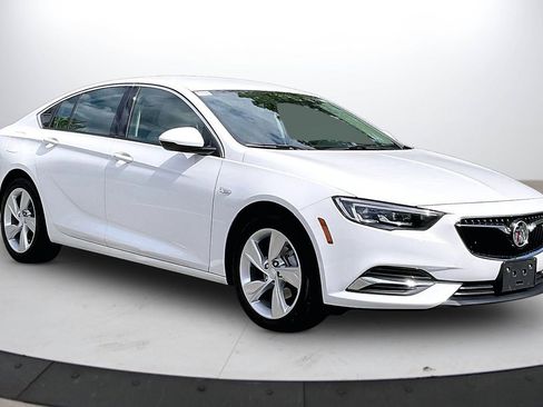 Used 2019 Buick Regal Preferred w/ Sights and Sounds Package image 2