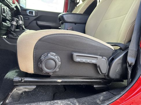 Used 2020 Jeep Gladiator Sport w/ Quick Order Package 24S image 32