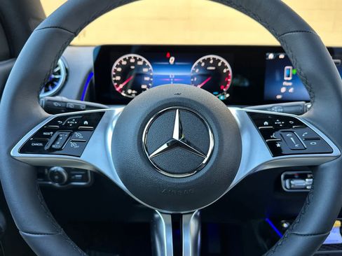 New 2026 Mercedes-Benz GLB 250 image 22