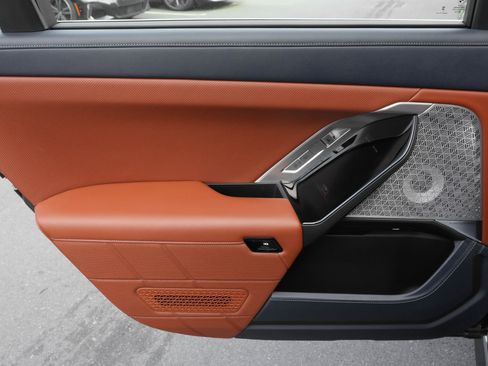 Certified 2023 BMW i7 xDrive60 AWD/4WD image 30