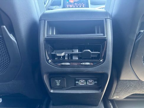 Used 2025 Jeep Grand Cherokee Altitude AWD/4WD image 27