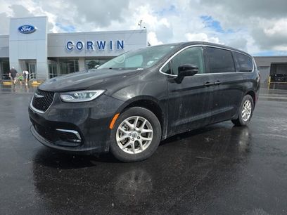 Used 2023 Chrysler Pacifica Touring-L